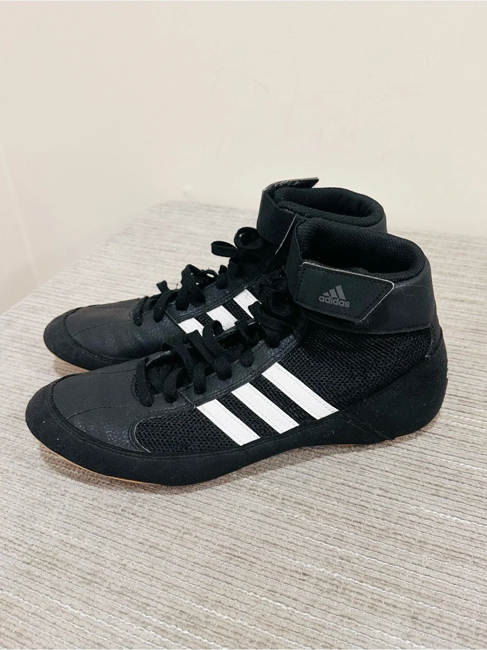 Adidas HVC 2 Mens Size 8,5 Black White Gum Athletic Wrestling Shoes Sneakers